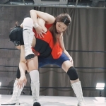 美女レスラーと接写戦